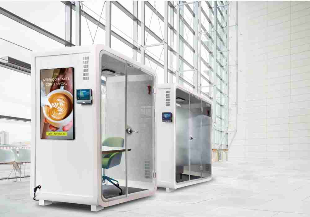 彩神vll子公司达擎之智慧行动办公舱，，采用PDLC智能调光玻璃设计，，透过通电与断电的电流切换，，，，呈现透明与雾面效果，，，具节能降耗特性并兼顾隐私，，确保信息安全